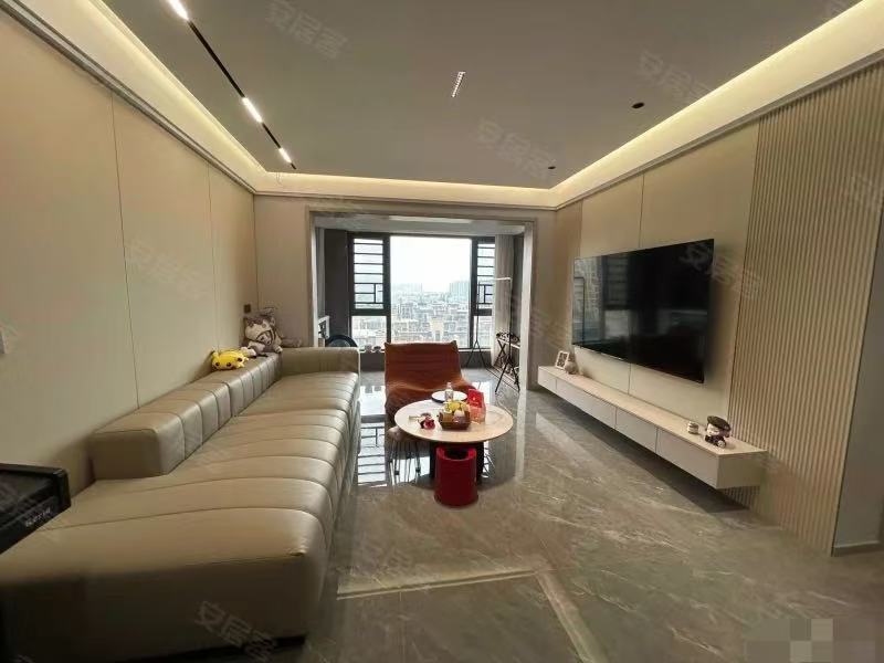 捡漏，绿地香格里拉，精装好楼层，三开间朝南，开放式厨房加导台，全屋中央空调，大落地窗