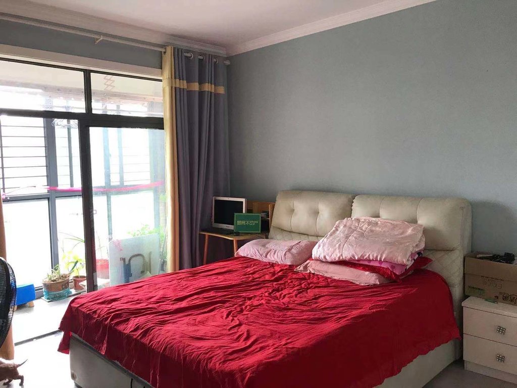 紫润尚城电梯中高楼层南北通透家具家电全送房东诚意出售看房方便