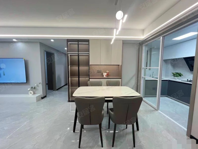 急售,满庭春7期，精装三房两卫，全新装修,好楼层，兔宝宝板材格力中央空调,毛坯价格买精装