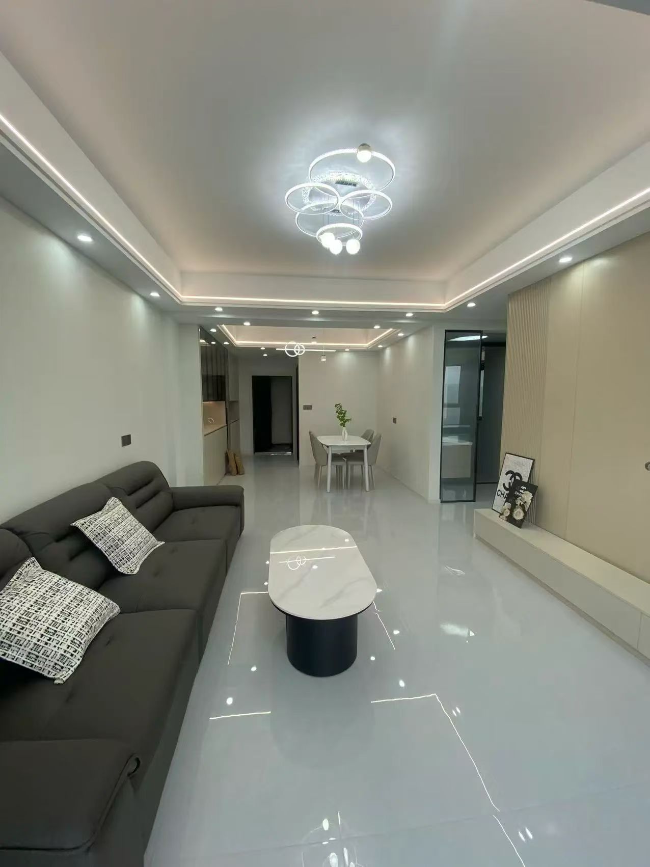 满庭春对面，仙桃晓学新三中，电梯精装2房，好楼层，视野采光好