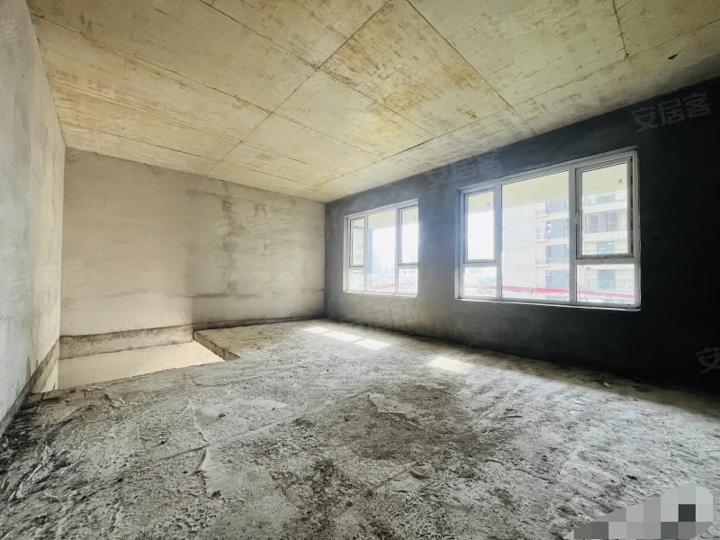 207，房东急售，蓝天花园，一梯一户洋房，大平层，带2个车位，可一手网签