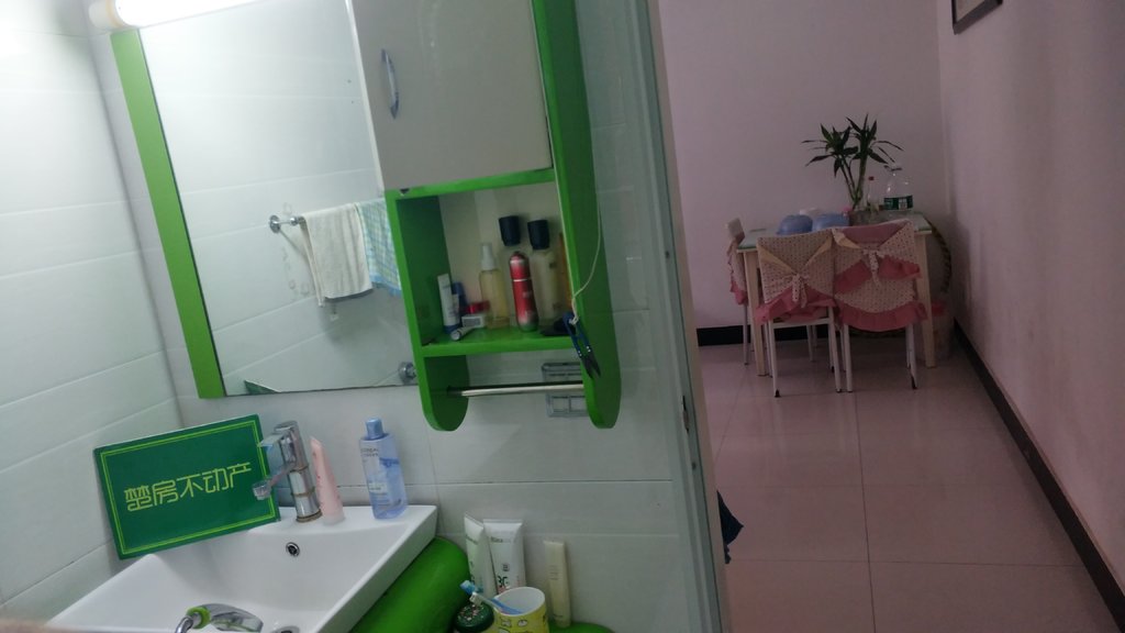 沃尔玛附近华泰家园一室一厅出租，地理位置好，停车方便可种花种菜