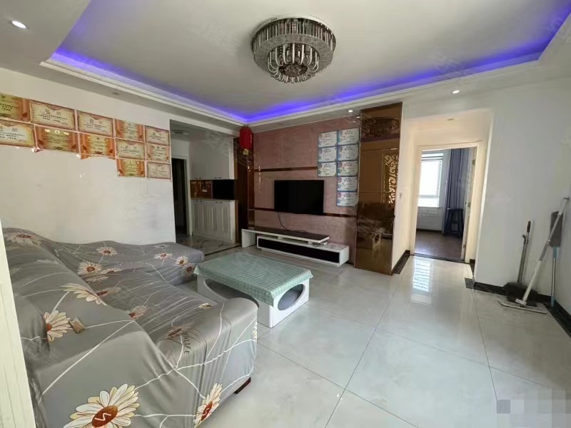 降价了，急售，一中对面，翰墨苑，电梯小高层，好楼层，一口价50万，精装三房，单价4400，