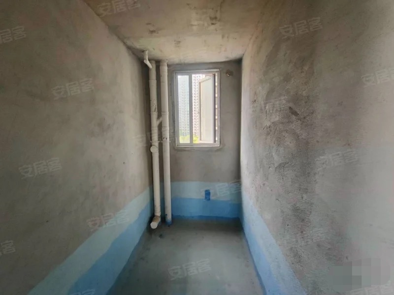 城南，蓝天白云，单价5300+，纯边户，证满两年，捡漏