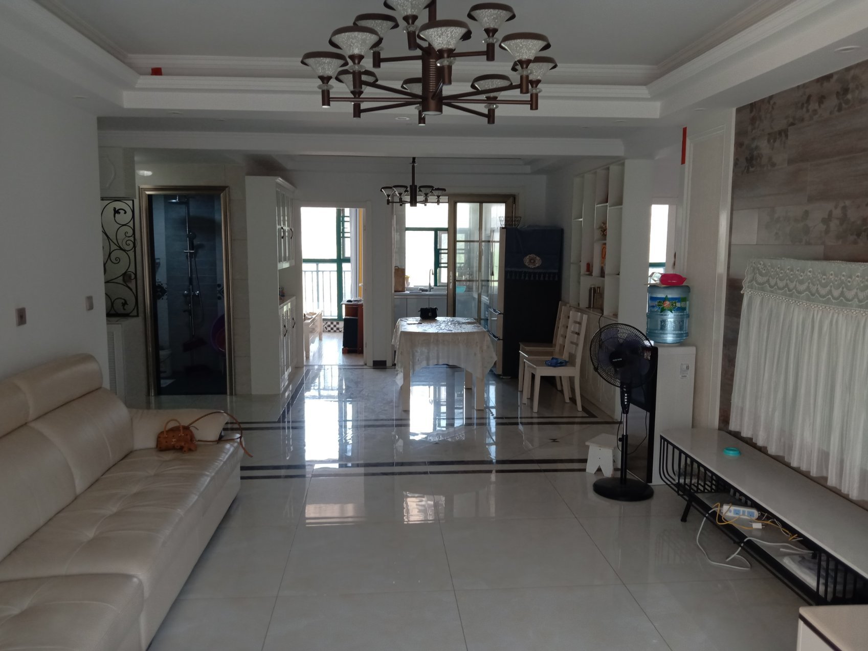 新城壹号五期132.22平全新精装修三面采光南北通透