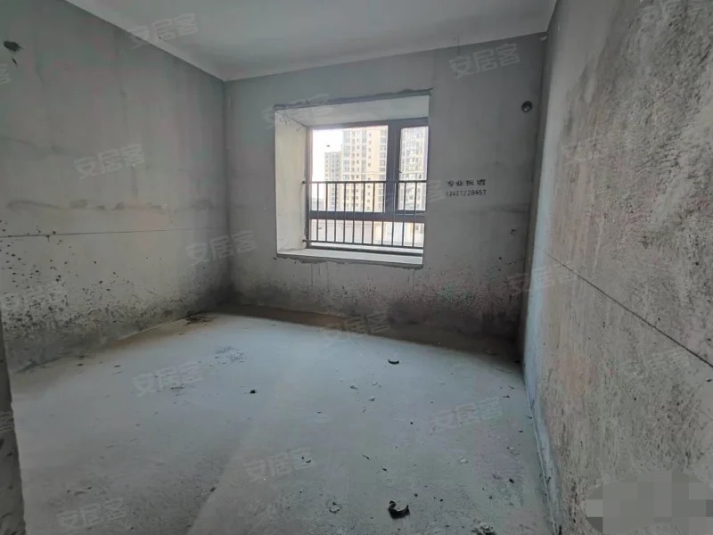 捡漏，森林国际翡冷翠。好楼层边户，毛坯四房，证满二，诚心出售