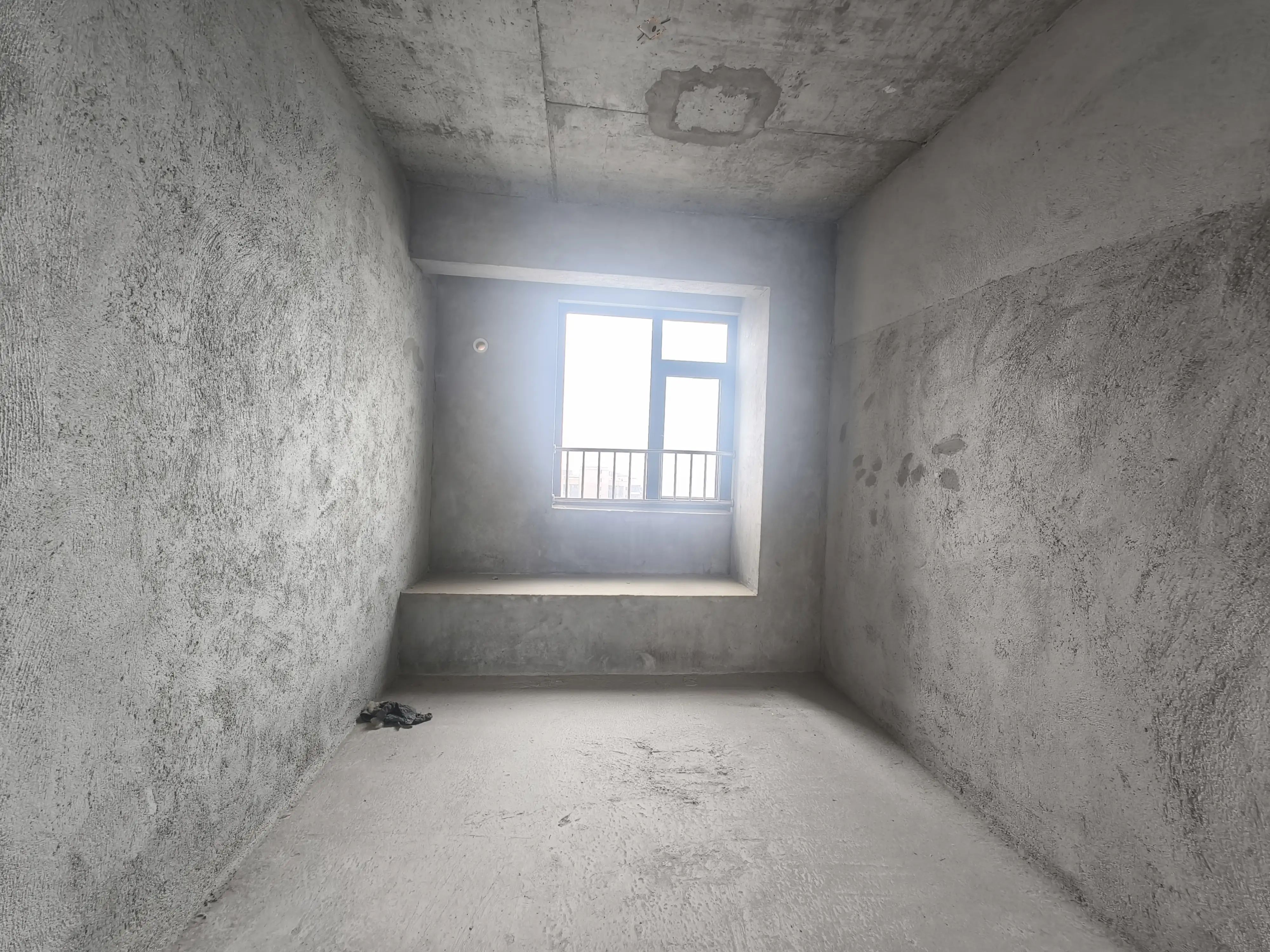 吾悦华府旁，锦绣望府，边户，南北双阳台，送车位，证满二