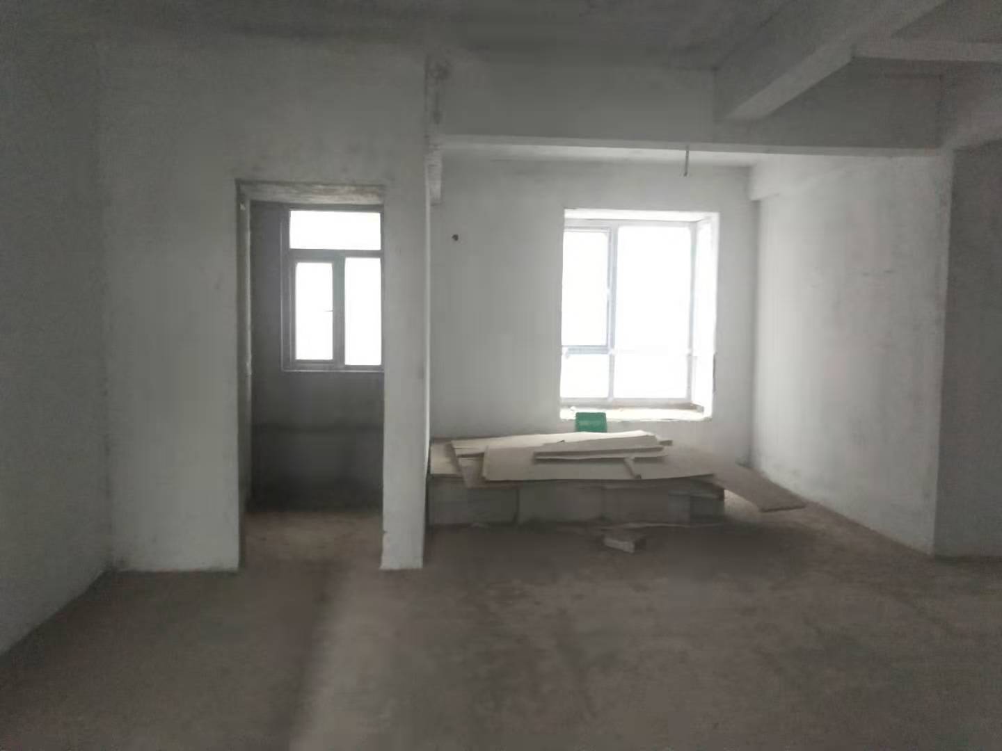 翰墨苑毛坯大三房一中对面单价低位置好房东诚意出售