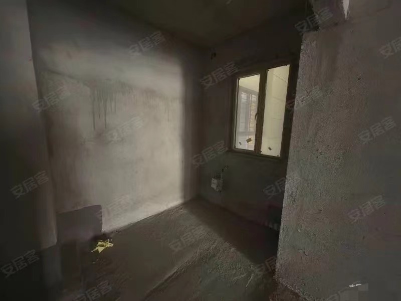 309？急售亏本出，蓝天新城，中间好楼层，毛坯3房，单价5000，证件满2，业主诚心出售，人车分流大小区