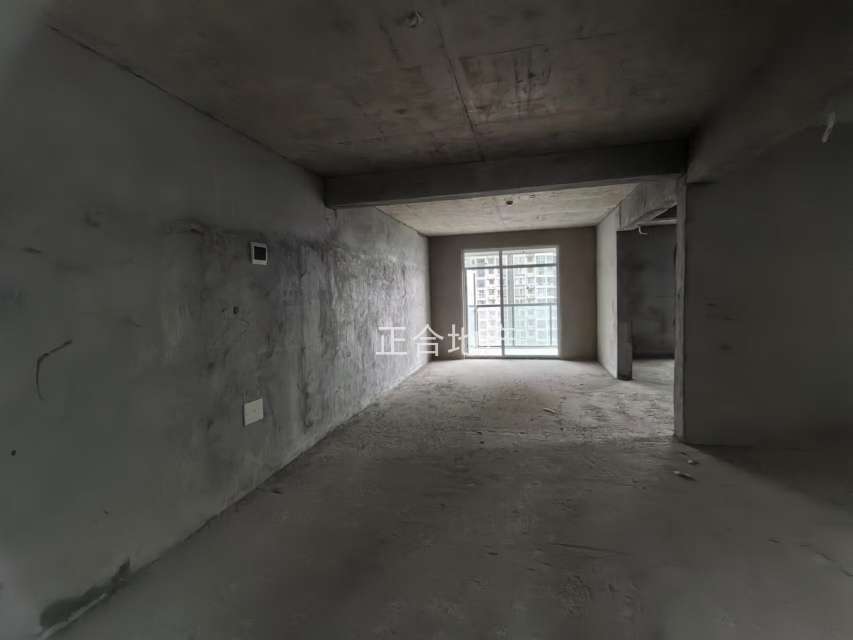 蓝天白云毛坯大三方南北通透采光好格局分明带车位