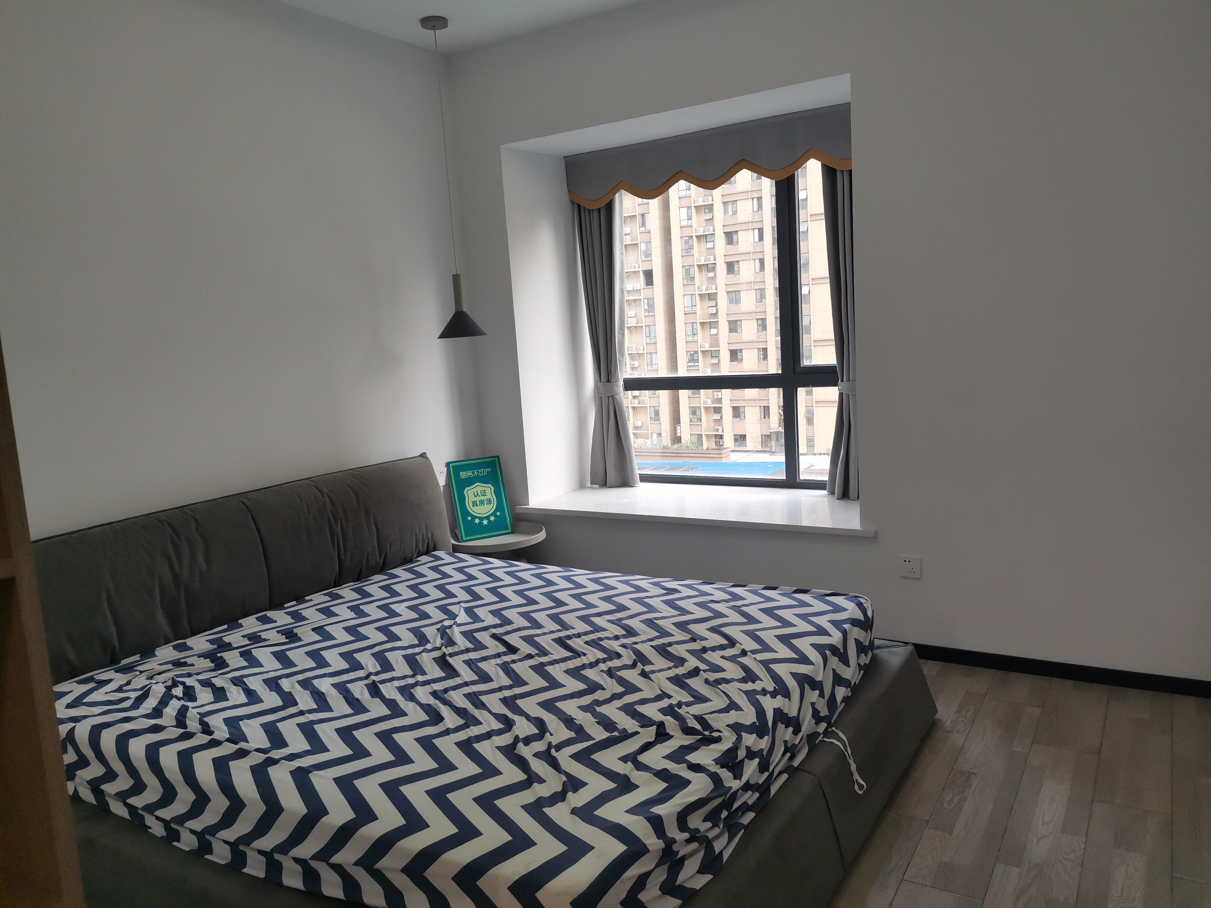 元泰未来城全新装修四房中间楼层看房方便房东诚意出售