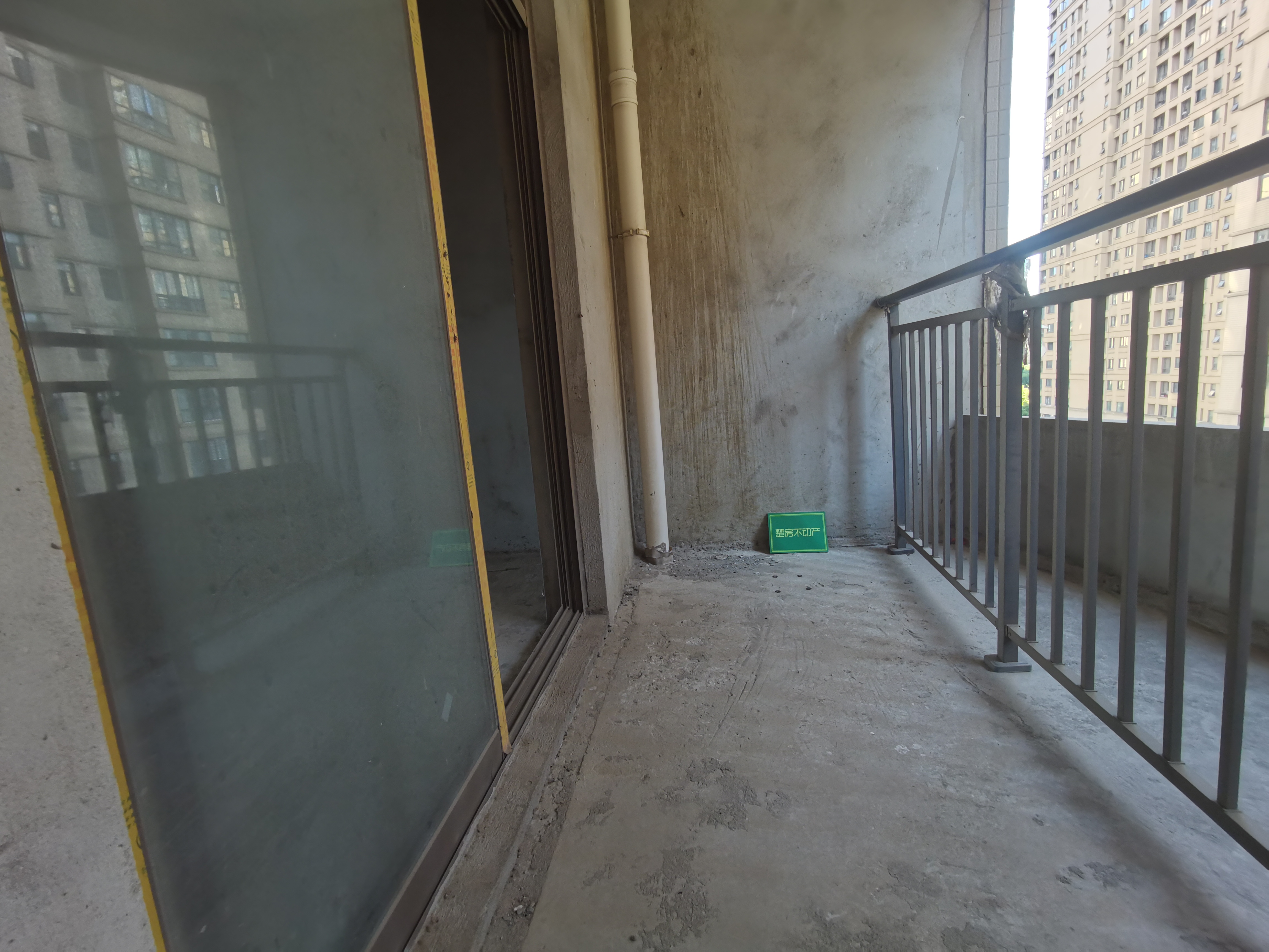 颐和公馆毛坯大三房，赠送面积多业主诚心卖看房方便