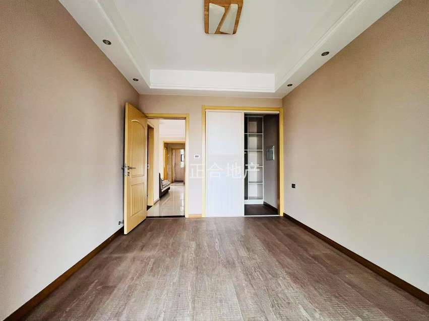 香格里拉，小高层，精装三房，好楼层，拎包入住，满五