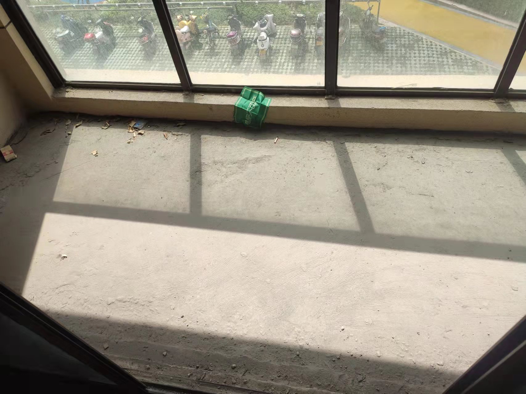 御湖世家三室两厅两卫滴价极售好楼层三开间朝南