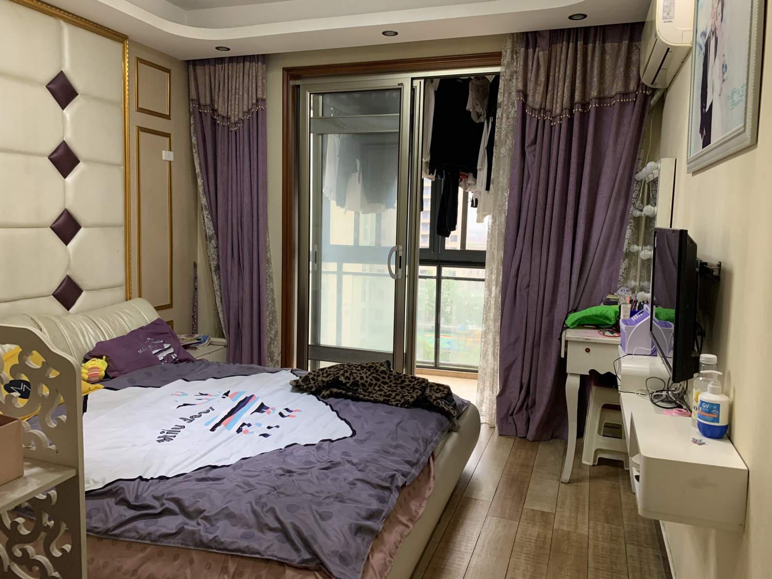 中央华府精装三房，125平，84万，满2