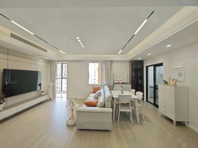 降价了，城南，森林国际，电梯好楼层，精装三房二卫，下楼就是新二中二小，老证，一天未住