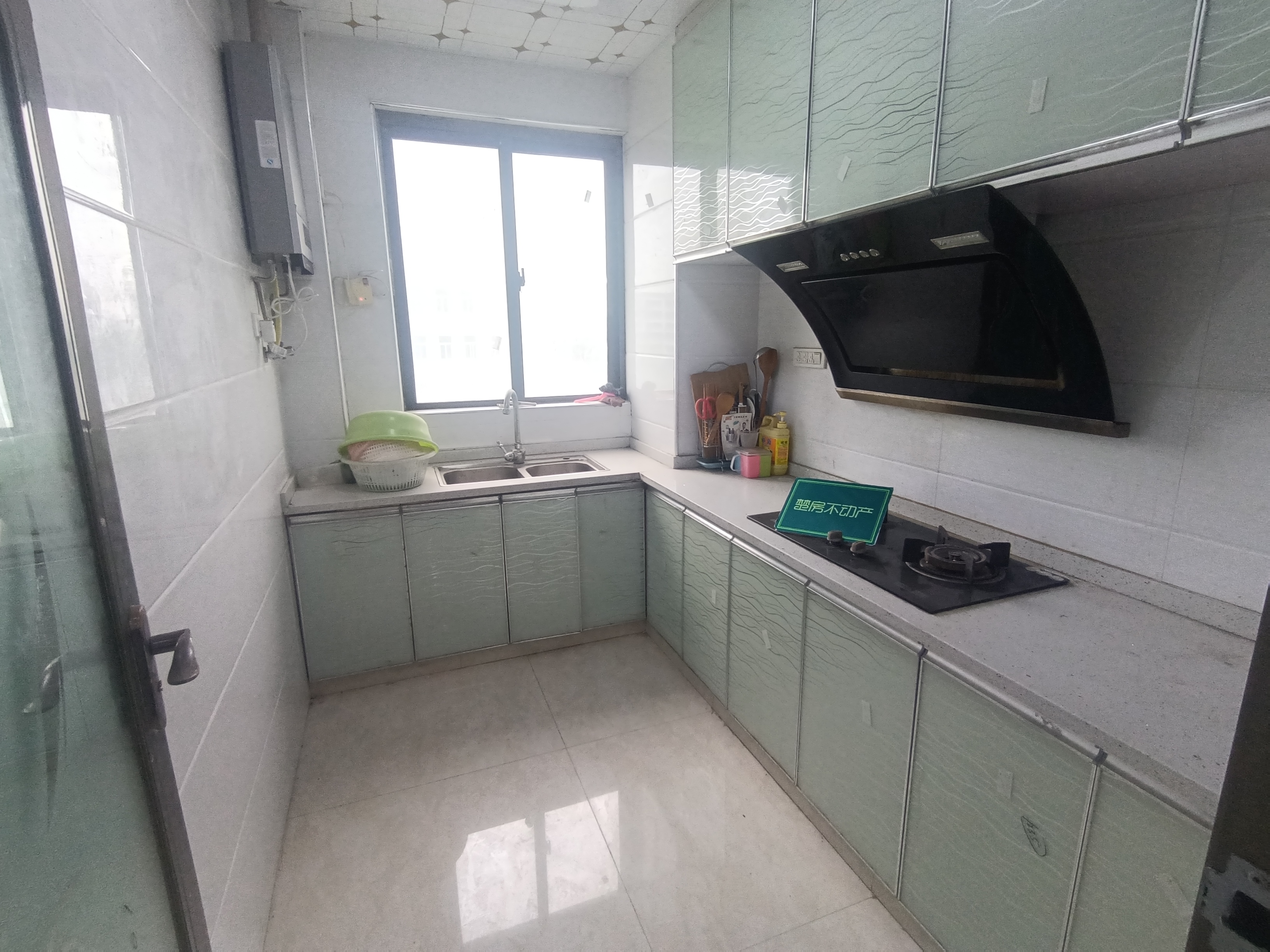 御台公馆精装婚房基本上没住过老证过户费低房东诚意出售