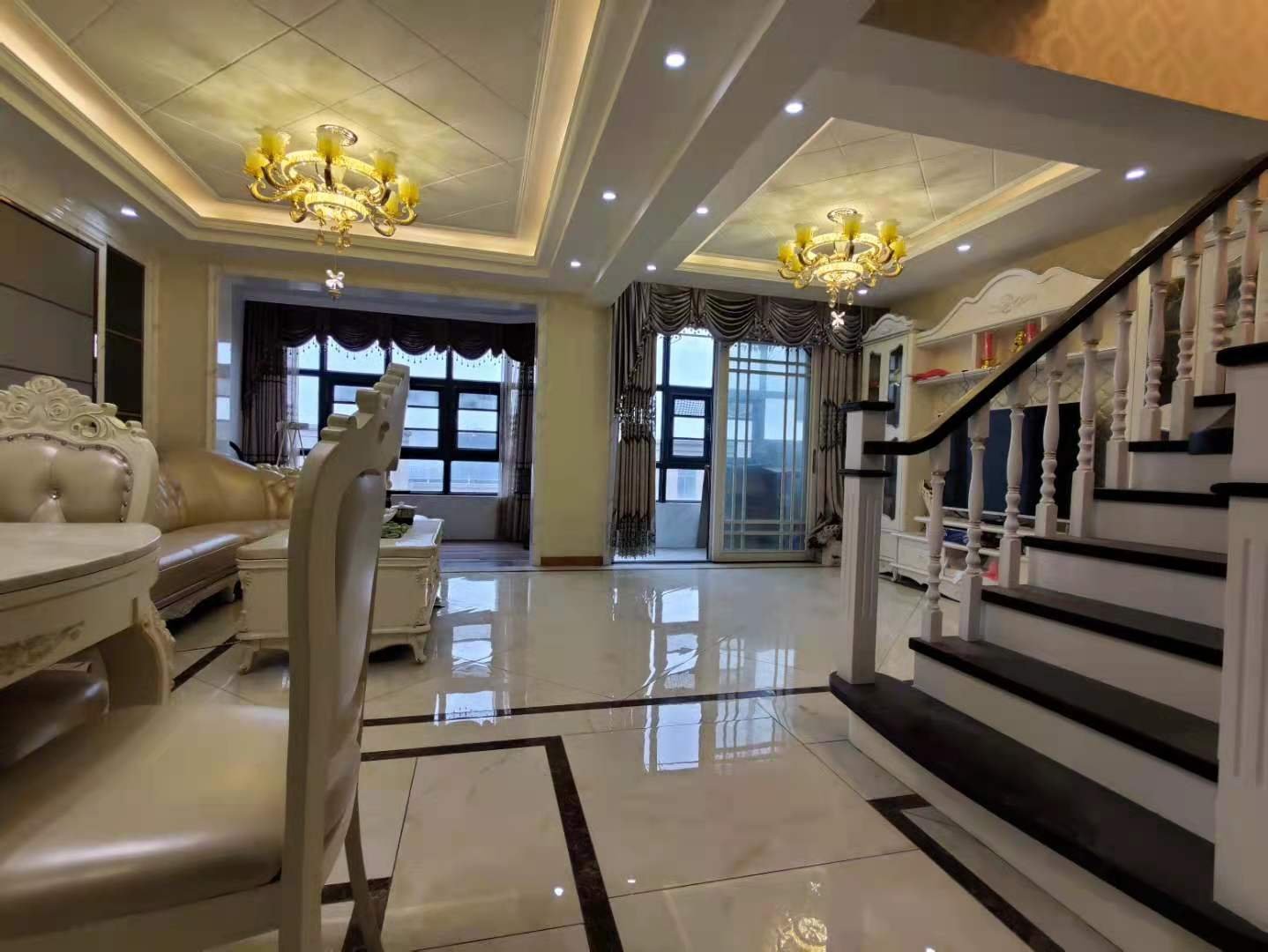 颐和公馆复式楼不是顶楼全屋精装修品牌家电3是2厅