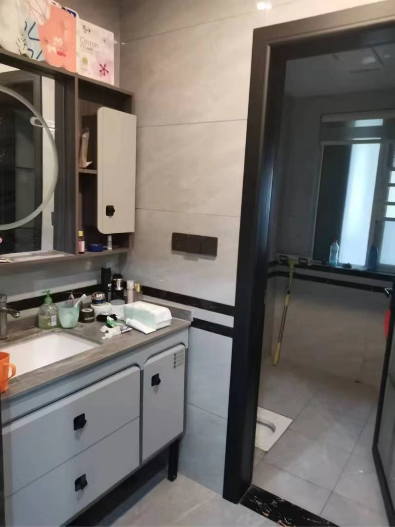 领秀城.精装三房.三开间朝南.看房方便