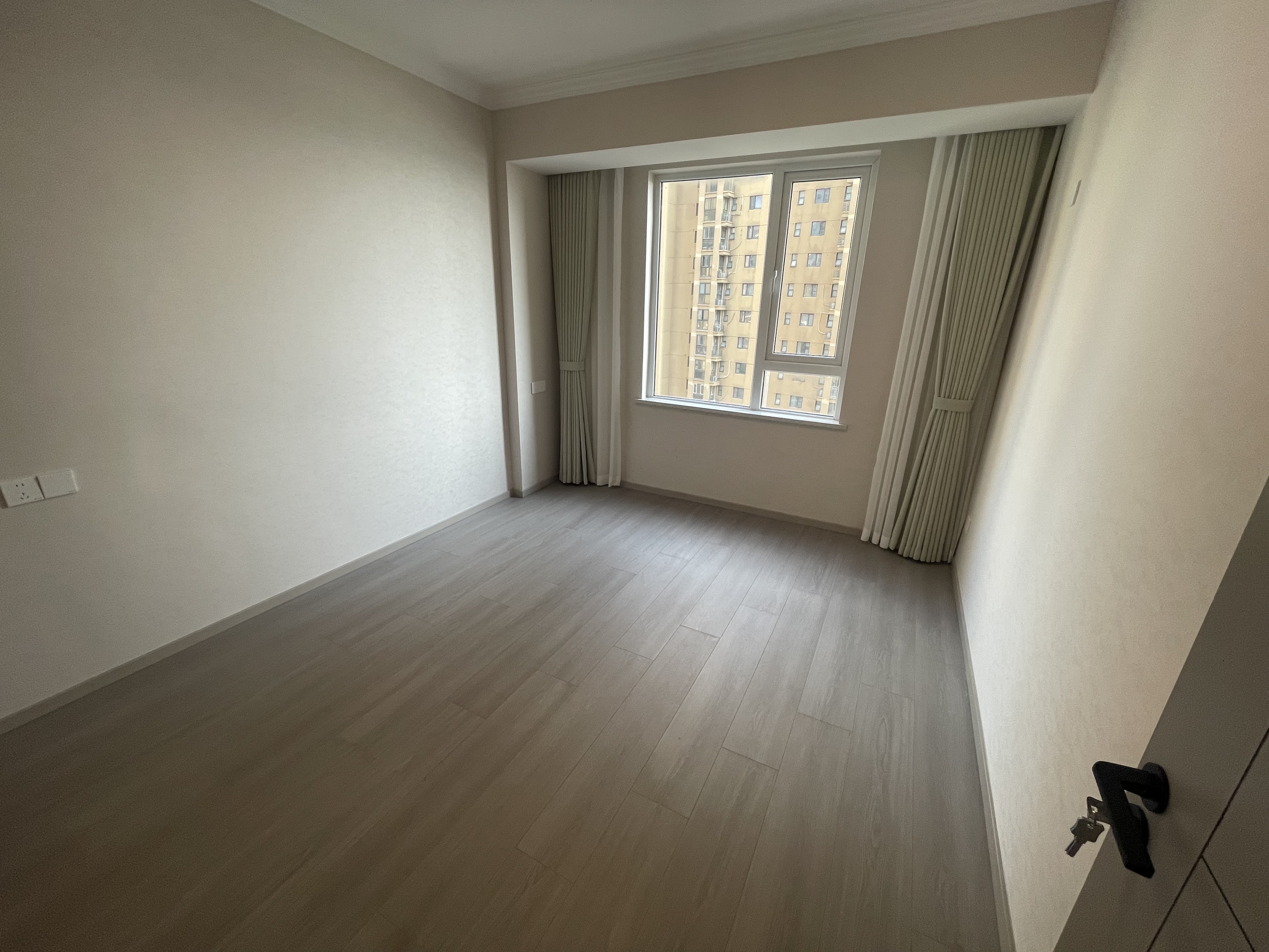 满庭春全新装修三房视野无遮挡阳台看下去就是操场不用接送了