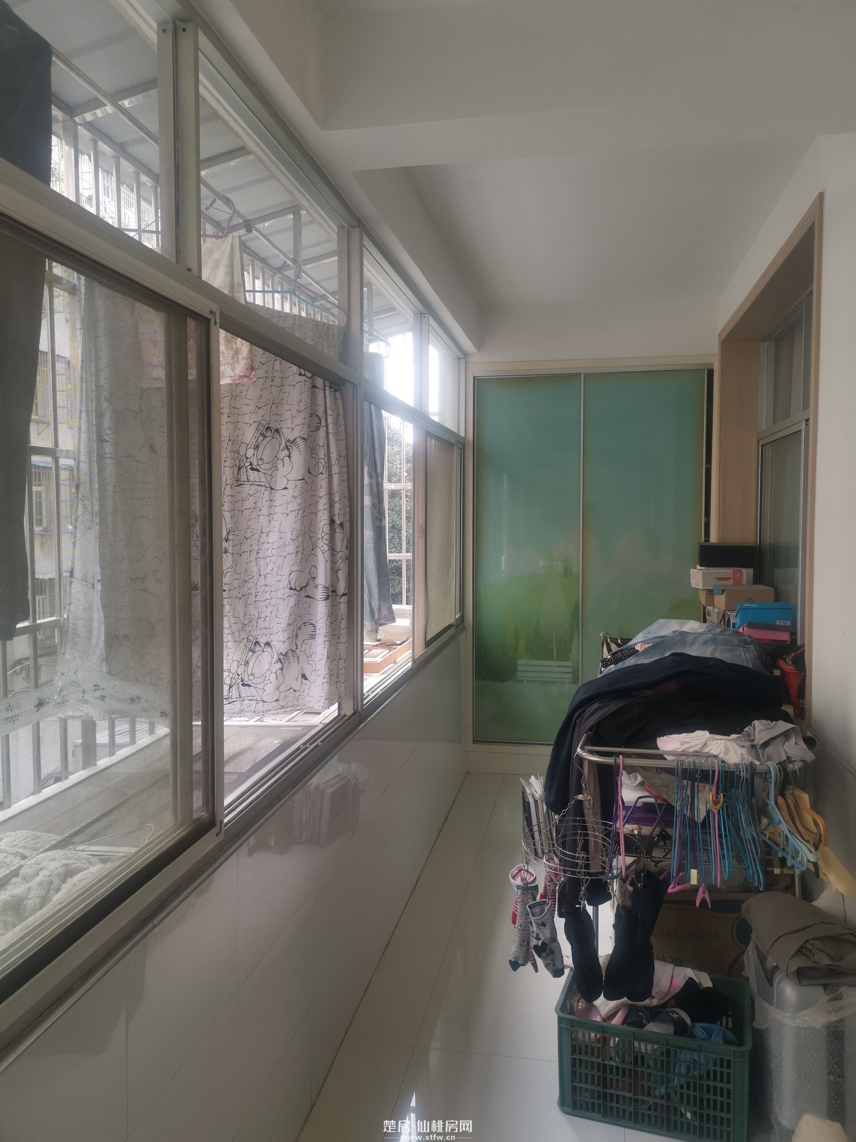 新一中附近精装修大三房家具家电全拎包入住楼层好证满两年个人诚心出售