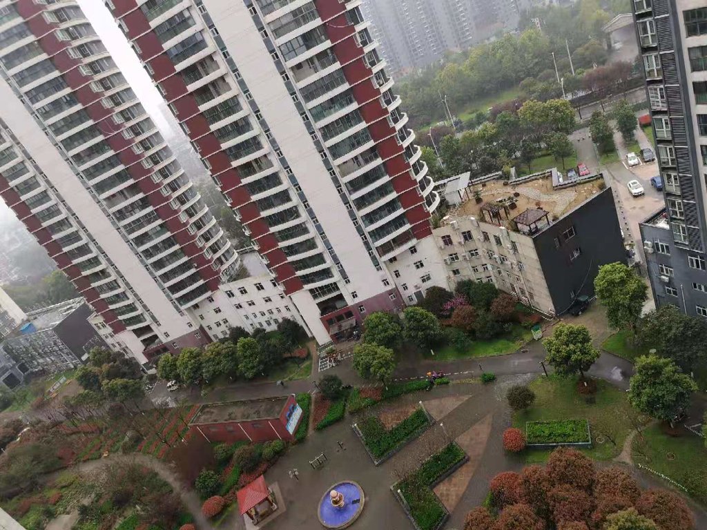 福星城，毛坯大三房，户型方正， 高中都在旁边，楼层超好！