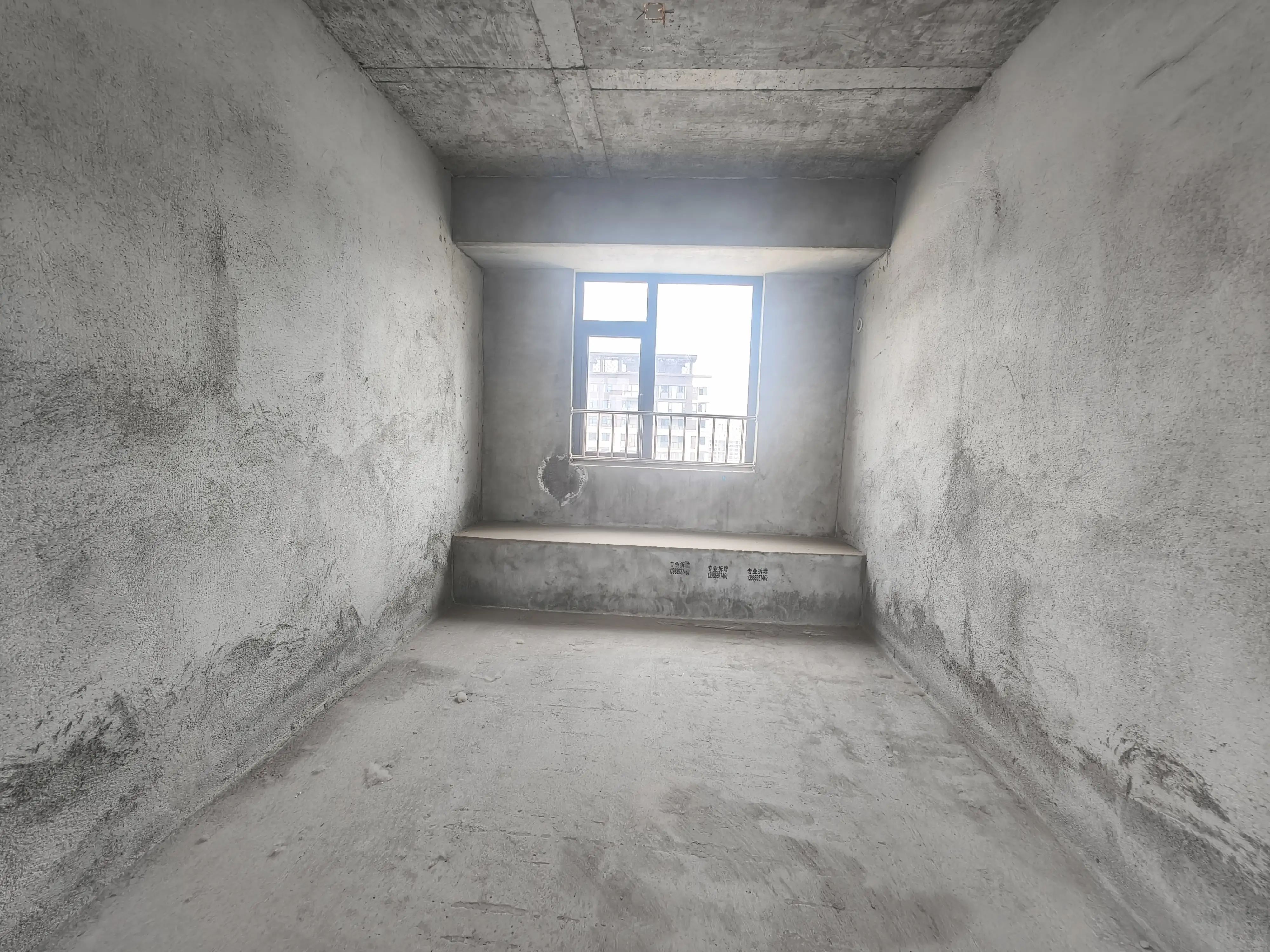 吾悦华府旁，锦绣望府，边户，南北双阳台，送车位，证满二