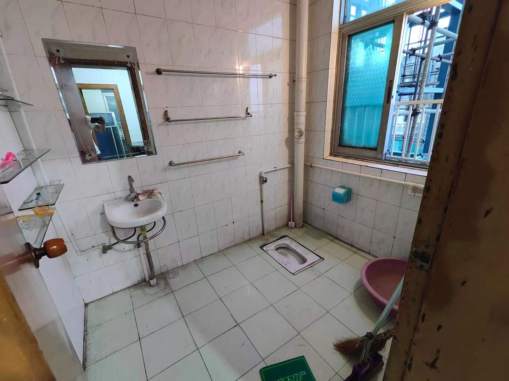 老八中教师宿舍，汉水清风苑电梯好楼层，大四房，南北通透江景房，小穴新增了初衷部