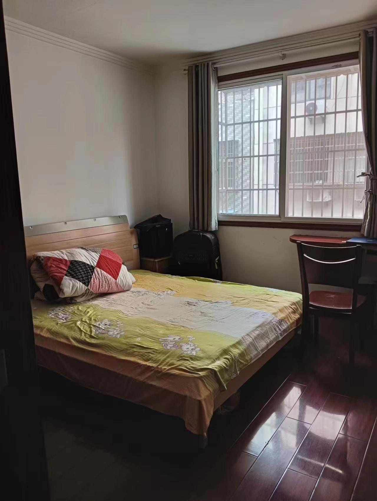 城南，沔阳公馆对面电梯房，精装三房，单价3500不到，拎包入住