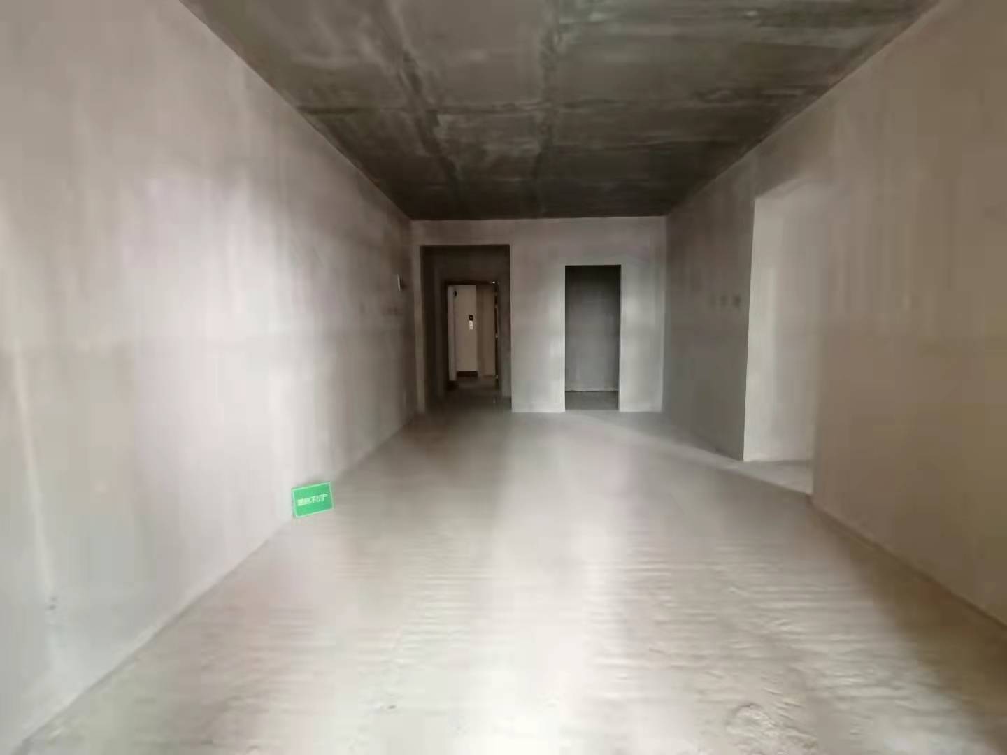 御湖世家毛坯中间楼层带车位采光好旁边沔小幼儿园