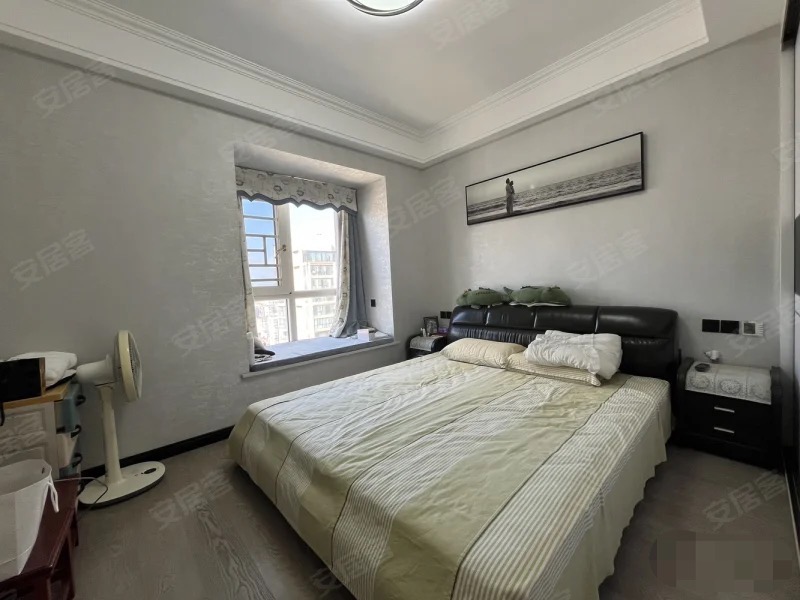 元泰B2区，豪妆四房，东边户，99成新，中间好楼层，全屋中央空调，证满2