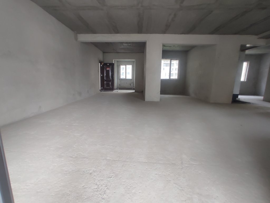 新城名都.城南人车分流的小区.毛坯大四房.南北通透超大阳台.看房方便