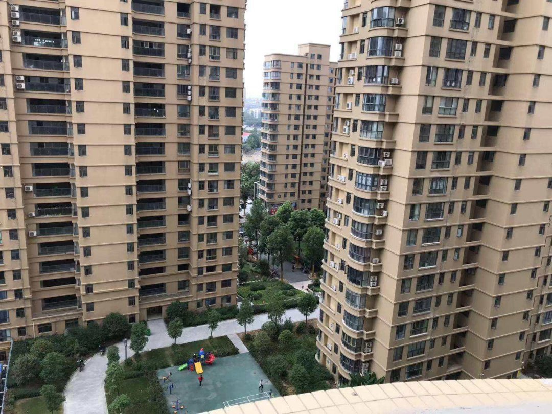 急售合和国际好楼层90平小三房成色新总价低，领包入住