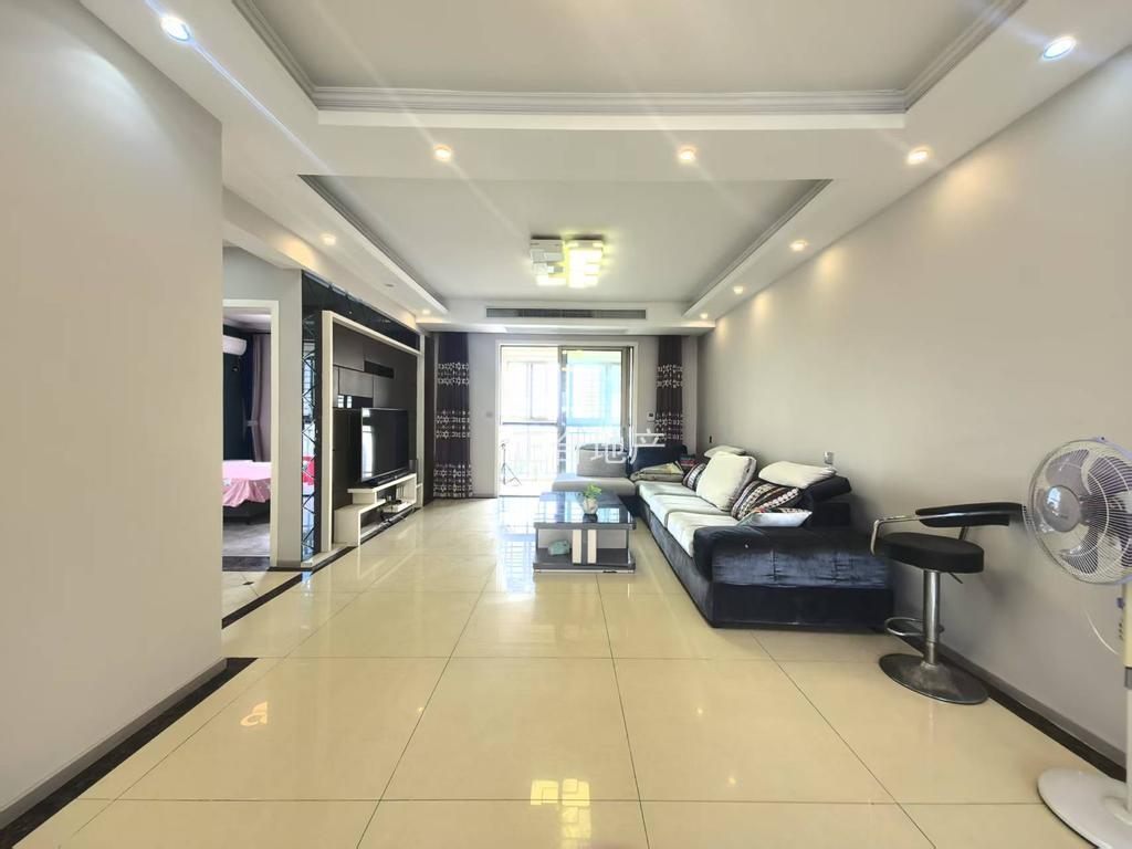 锦绣江山，边户，电梯好楼层，精装三房，单价5200+，看中谈，满二.