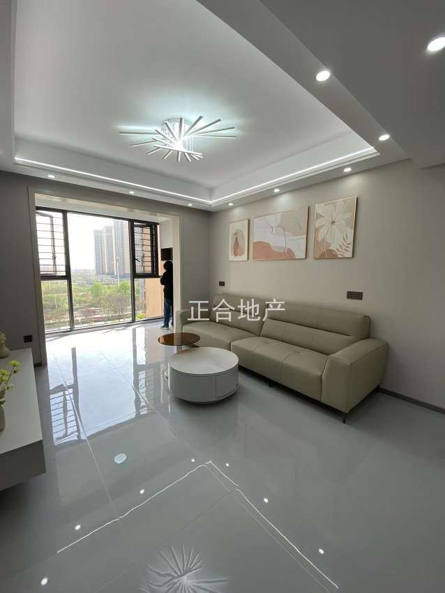 业主急售，仙桃xiao学对面，精装三房，电梯好楼层9楼，全新装修