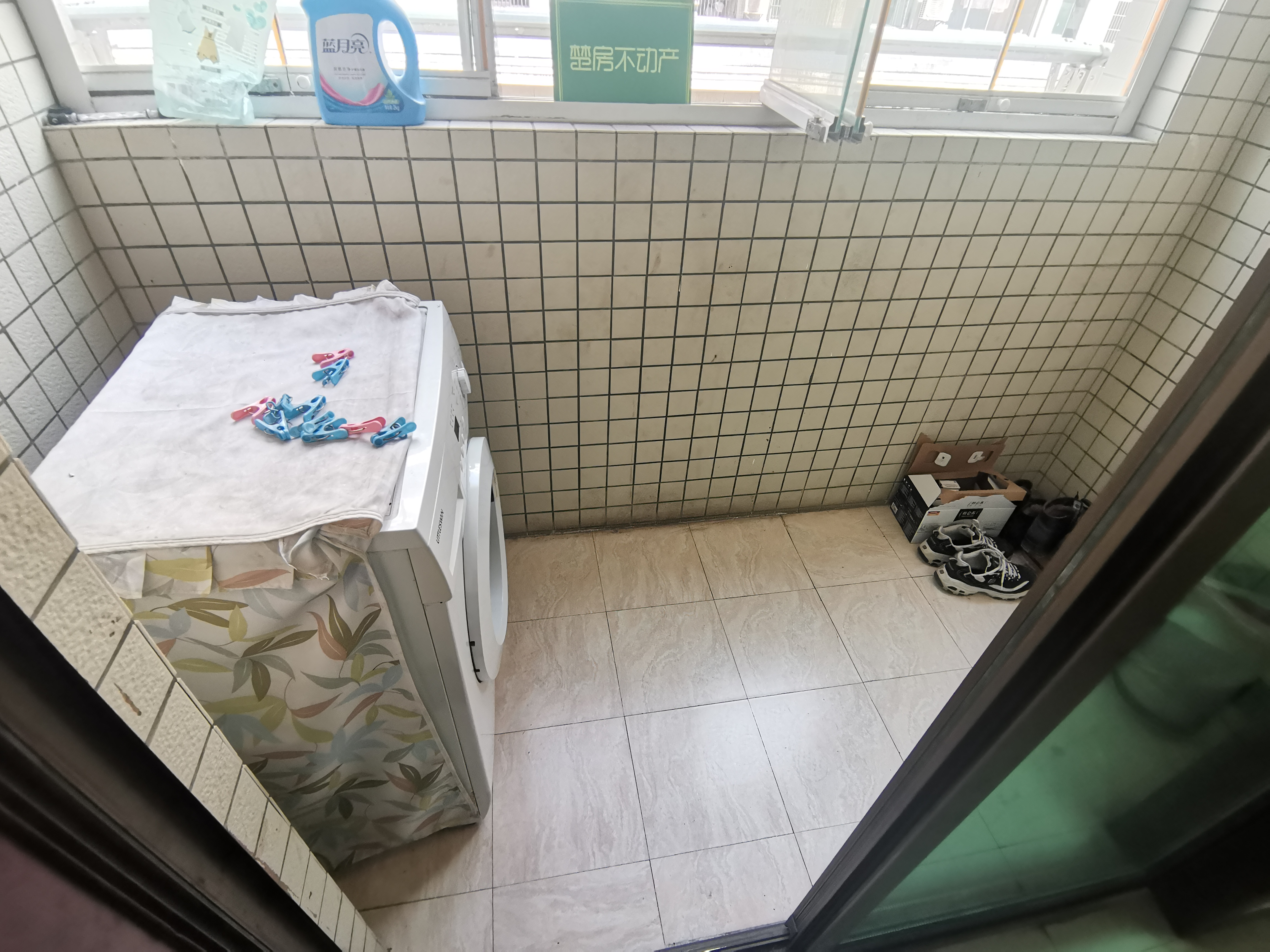 锦绣龙城精装大两房。家具家电齐全领包入住，楼层 好可按揭贷款