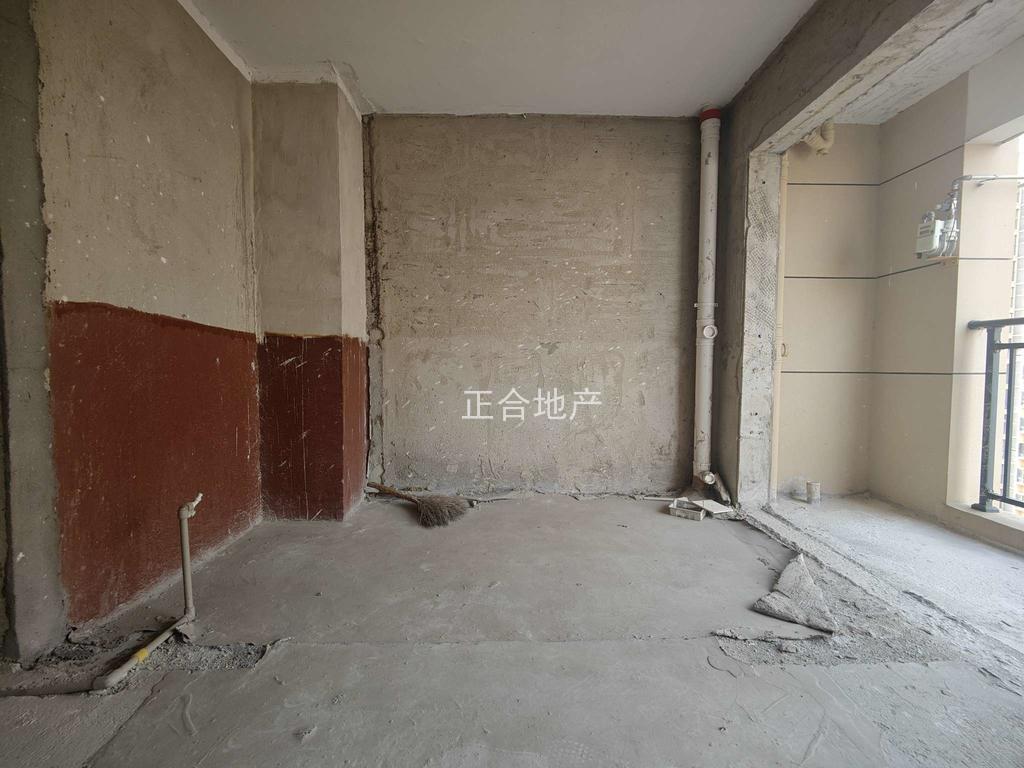 翡冷翠，毛坯三房，电梯好楼层26楼，单价6100，满二，边户，南北双阳台，