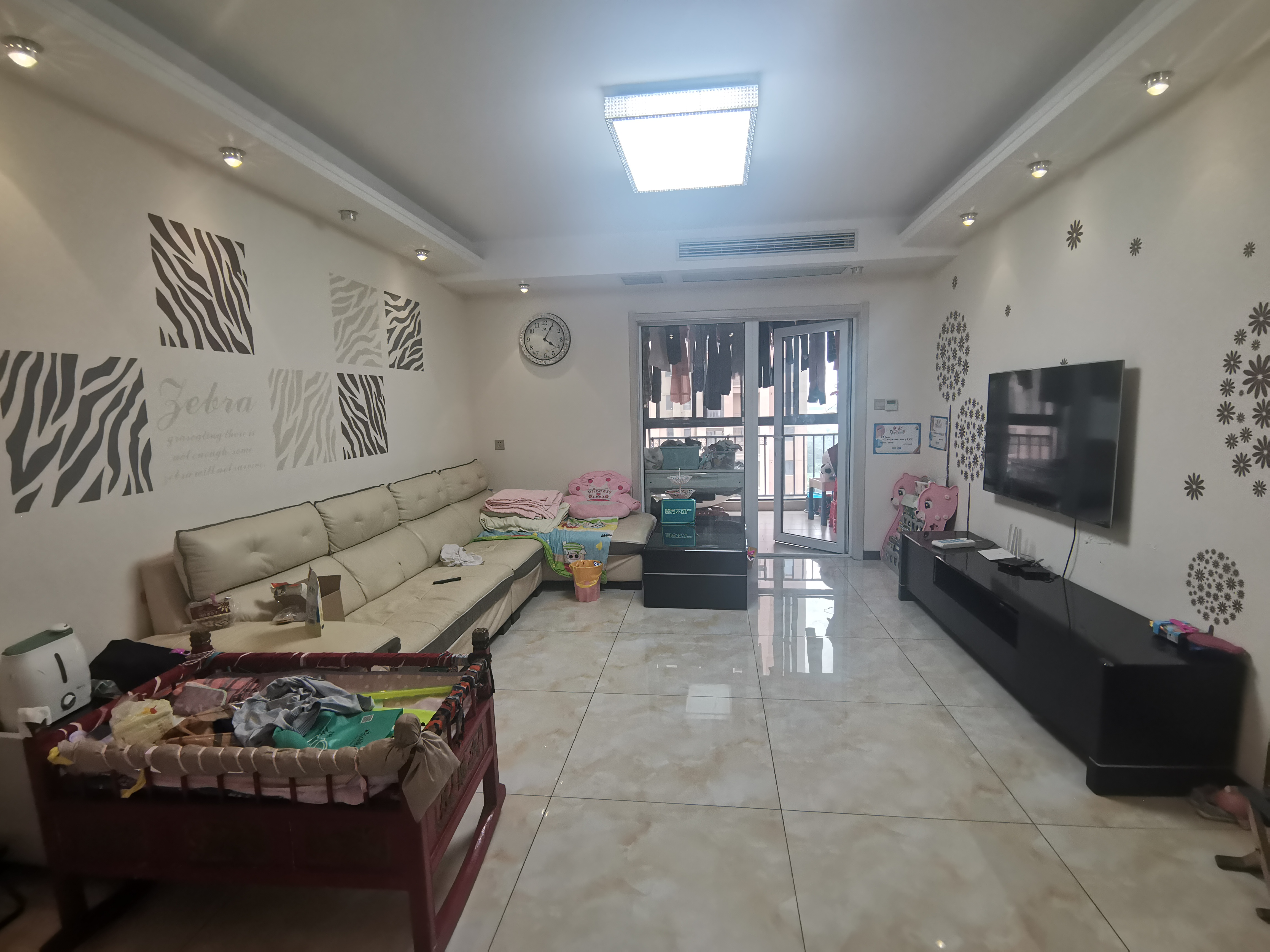 满庭春中高层精装三房两卫边户南北通透家具家电齐全拎包入住