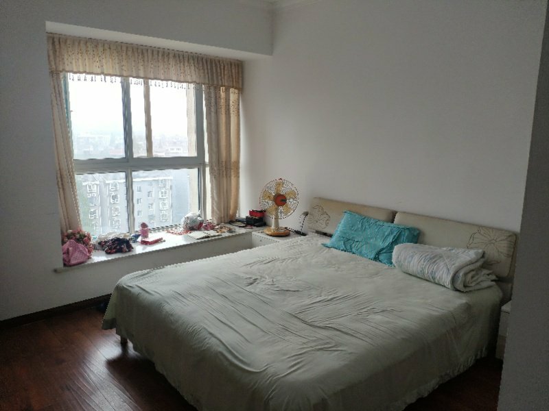 水云间精装修三房，南北通透采光好，紧邻江滩公园