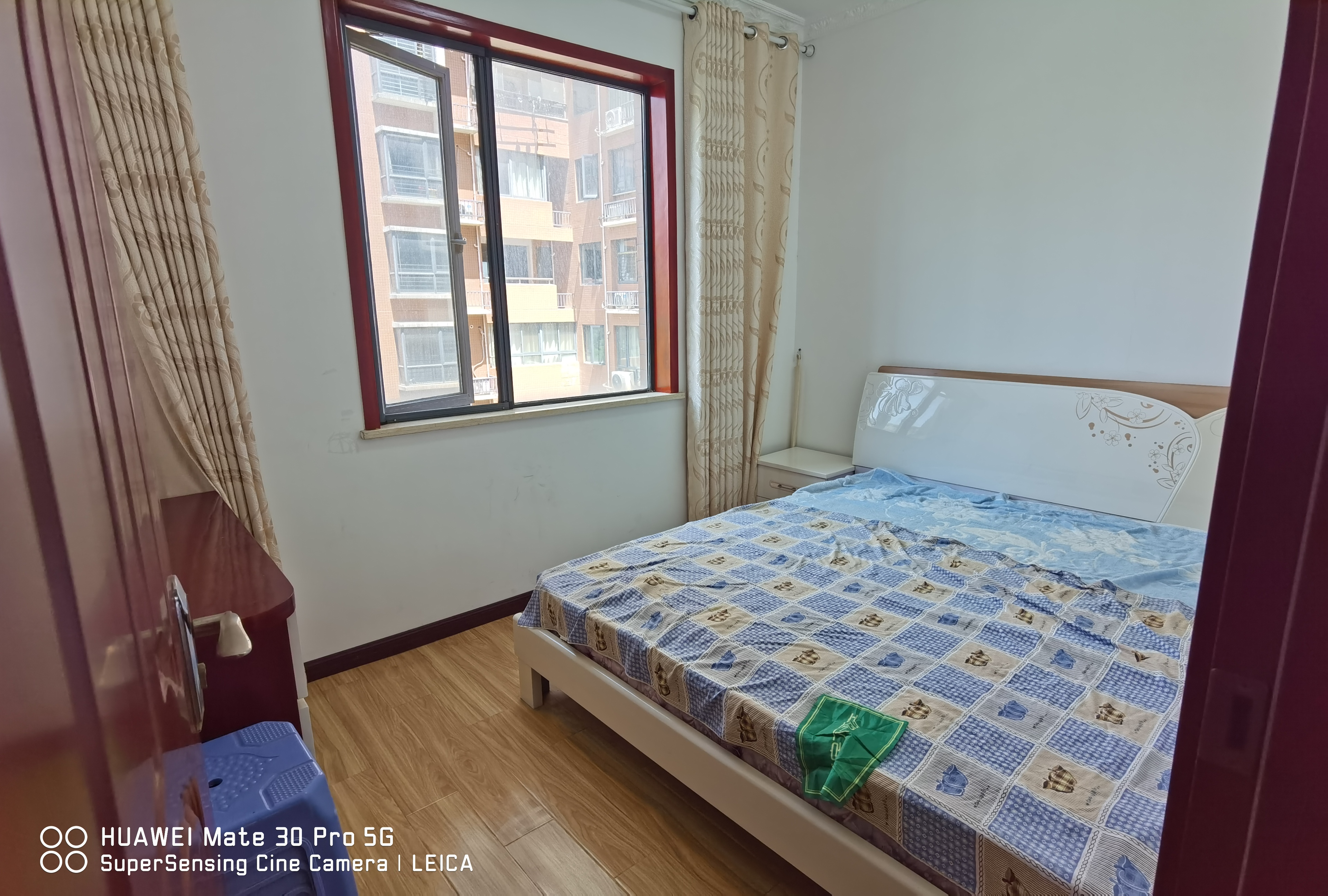 金域城邦精装三房拎包入住看房方便中间楼层来电咨询吧