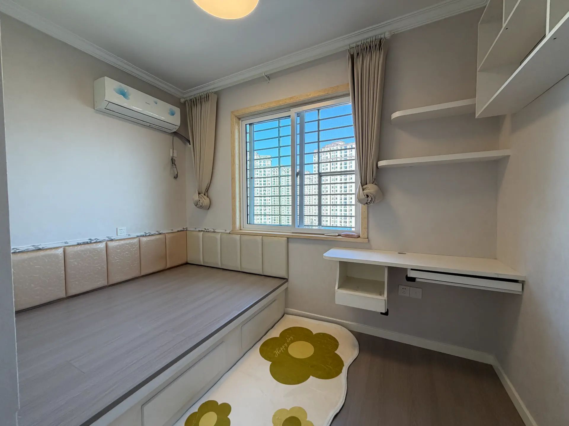 翰林公馆，边户，单价4400，精装三房，双阳台，中间楼层，证满二