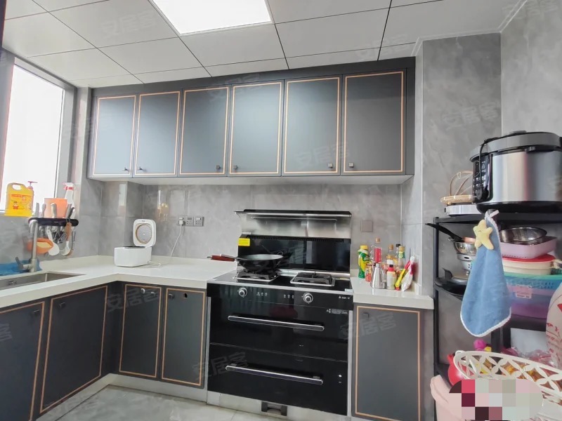 业主诚心出售，城南，新沔中旁，全新精装三房，单价4600，送车位，边户双阳台