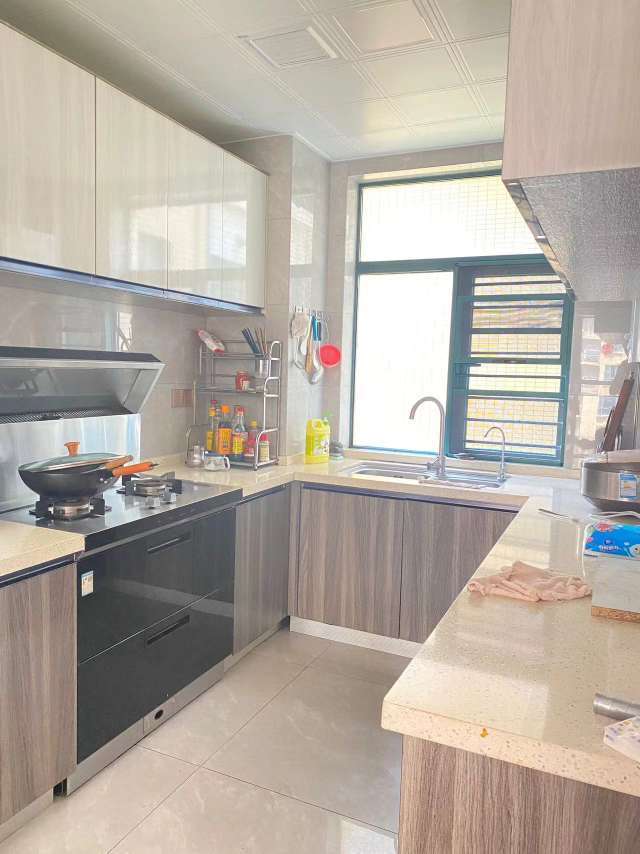 城南三小旁，新城壹号精装三房，边户，中央空调，成色新，证件满五税费低，看房方便