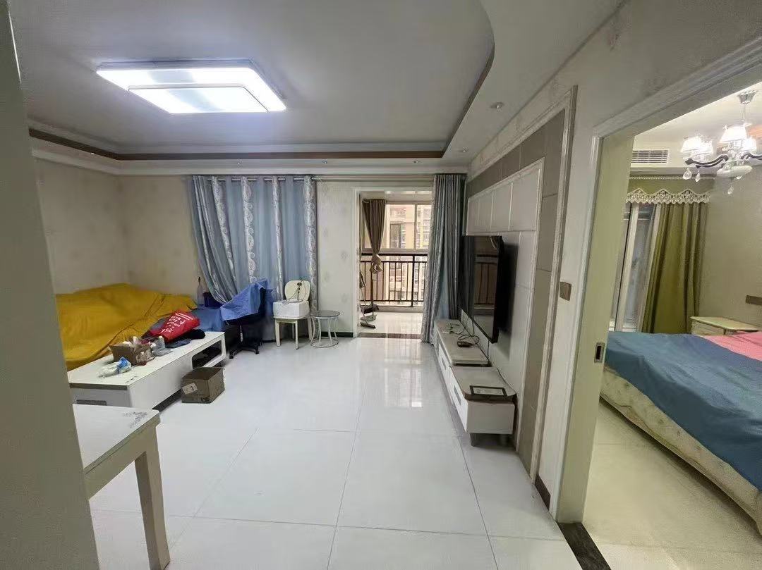 老三中附近，电梯精装大两房，中间好楼层，成色新！拎包入住，证满二