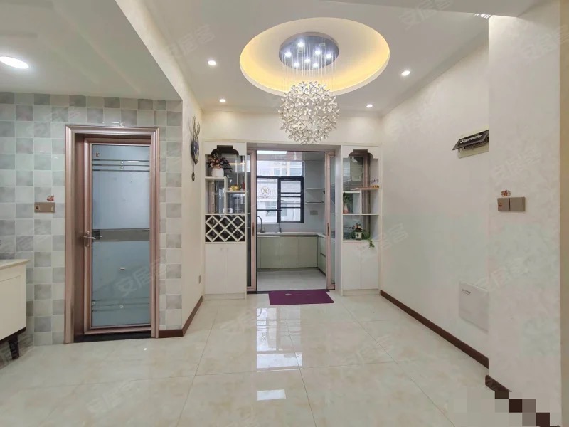 城南，新街电梯花园洋房，精装三房两卫，一梯两户车，采光好，证满二