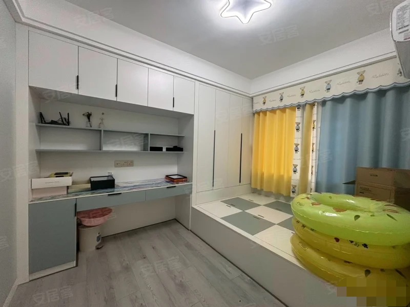 322，城南，荣怀，一梯一户，拎包入住，9.9成新，视野采光好，南北通透