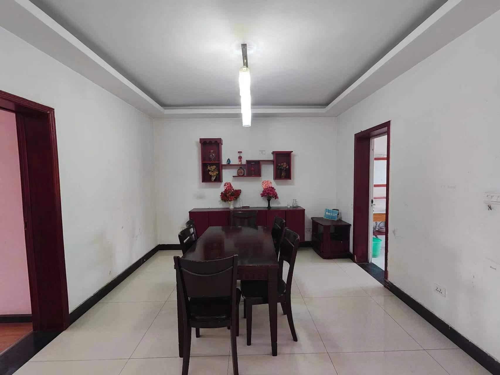 老三中附近的宣教大楼，超短九年房龄，大三房两卫，单价只要2700