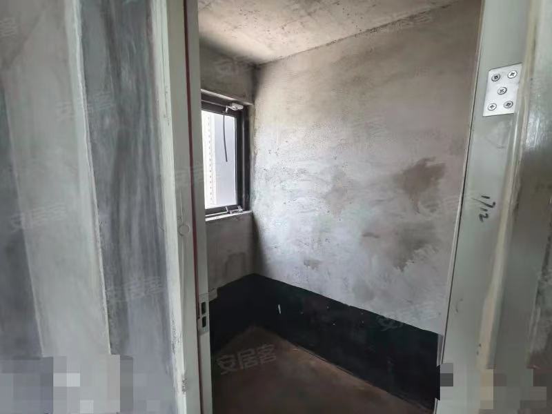 城东，世纪阳光城，单价2字头，电梯8楼，有证，​南北双阳台三房两卫