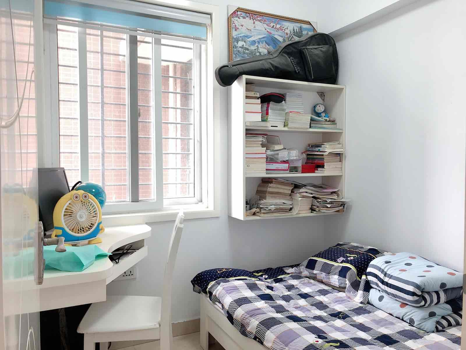 漫城林语，3室2厅1卫精装修保养完好优价出租拎包即住！