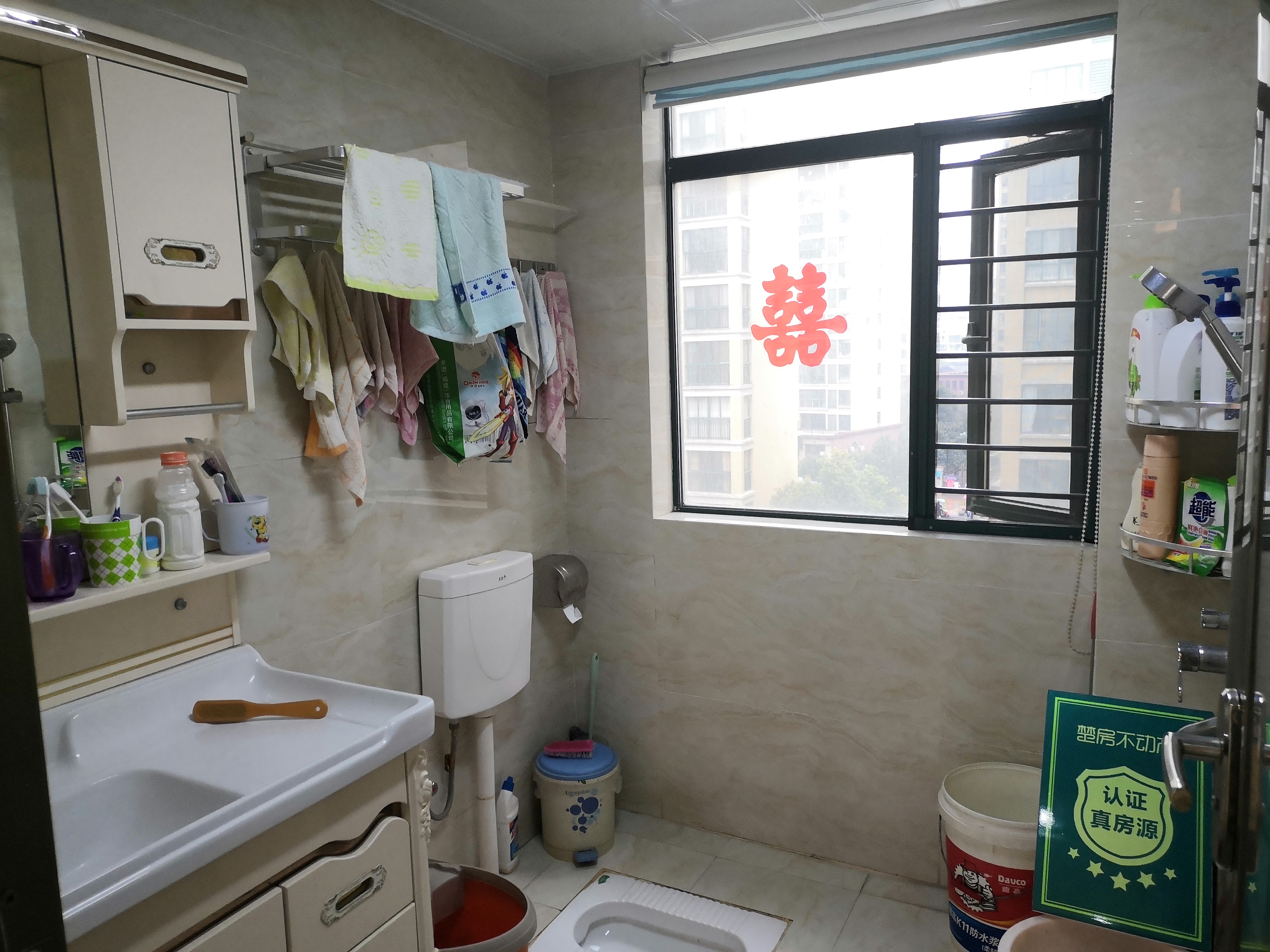 新城一号新装婚房四室两厅两卫可拎包入住证满二看房方便